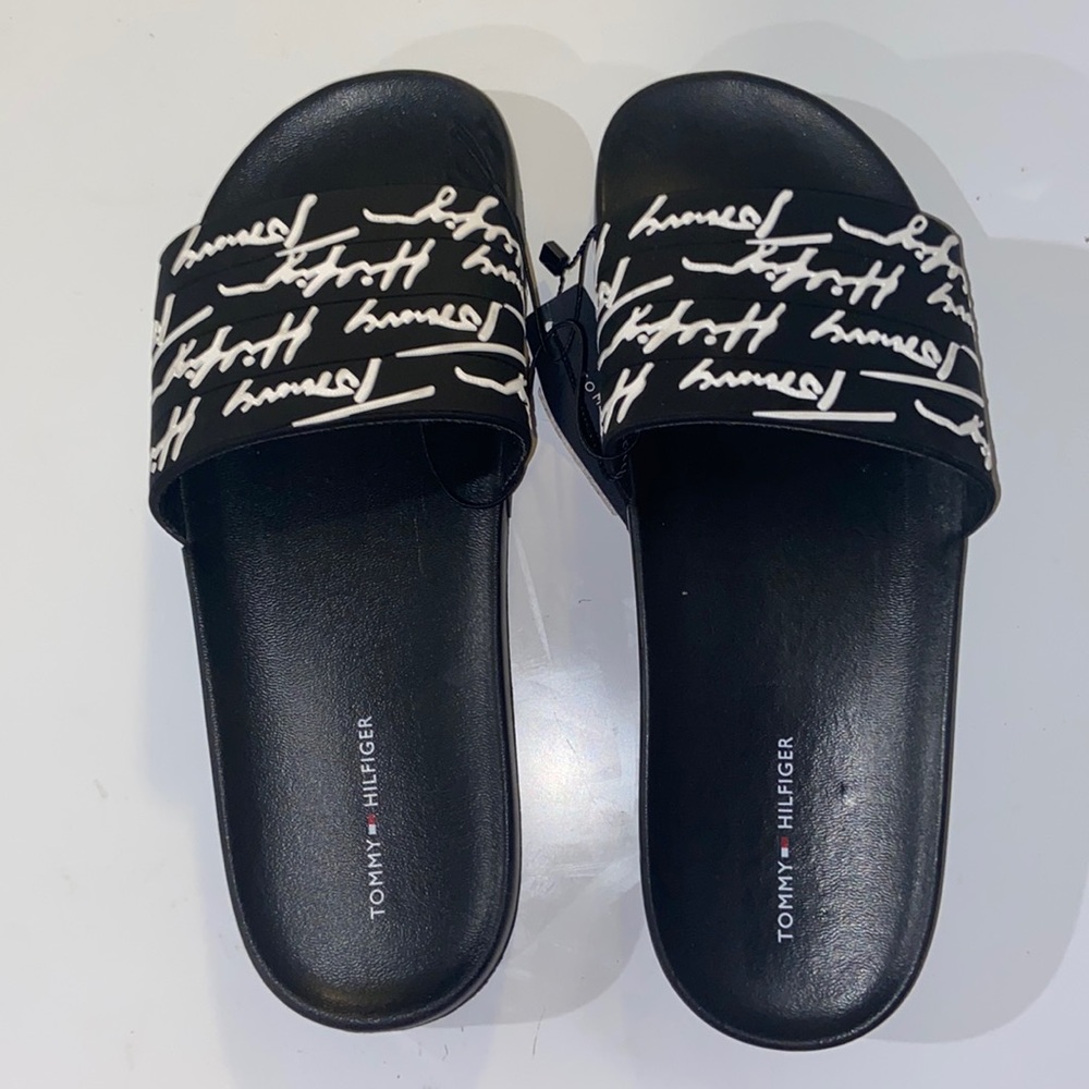 Men’s size 9 Tommy Hilfiger slides